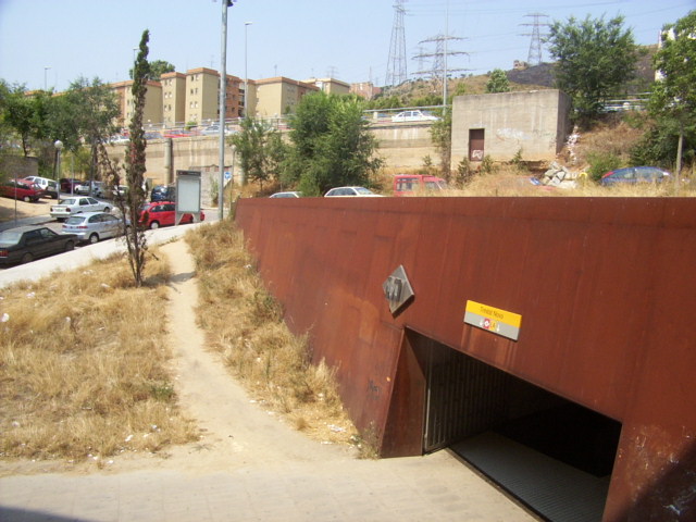 File:Trinitatnova-entrance.jpg