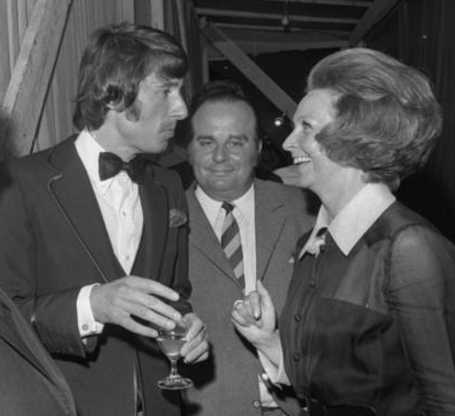 File:Bundesarchiv B 145 Bild-F032087-0014, Kanzleramt, Sommerfest, Udo Jürgens, cropped.jpg