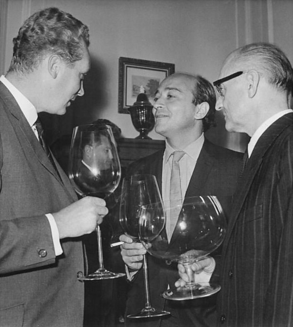 File:Bundesarchiv Bild 183-C0710-0009-013, Karlsbad, Filmfestival, Beyer, Reiss, Brousil.jpg