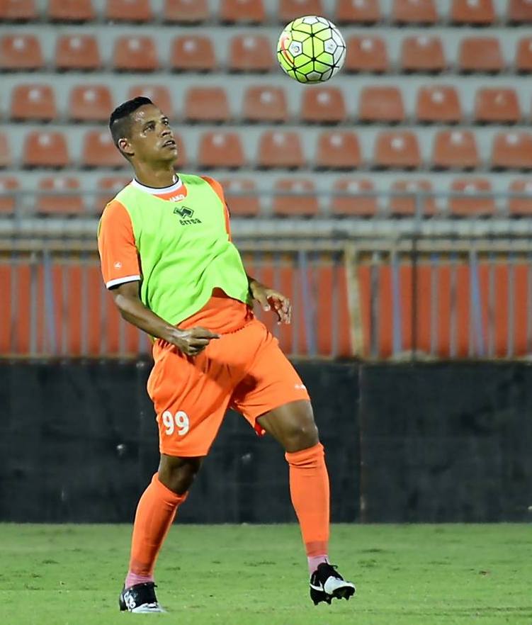 File:FabianoTrainingKazma.jpg