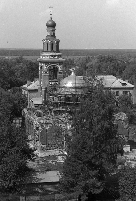 File:Электроугли - городской храм Живоначальной Троицы - 1994 год.jpg