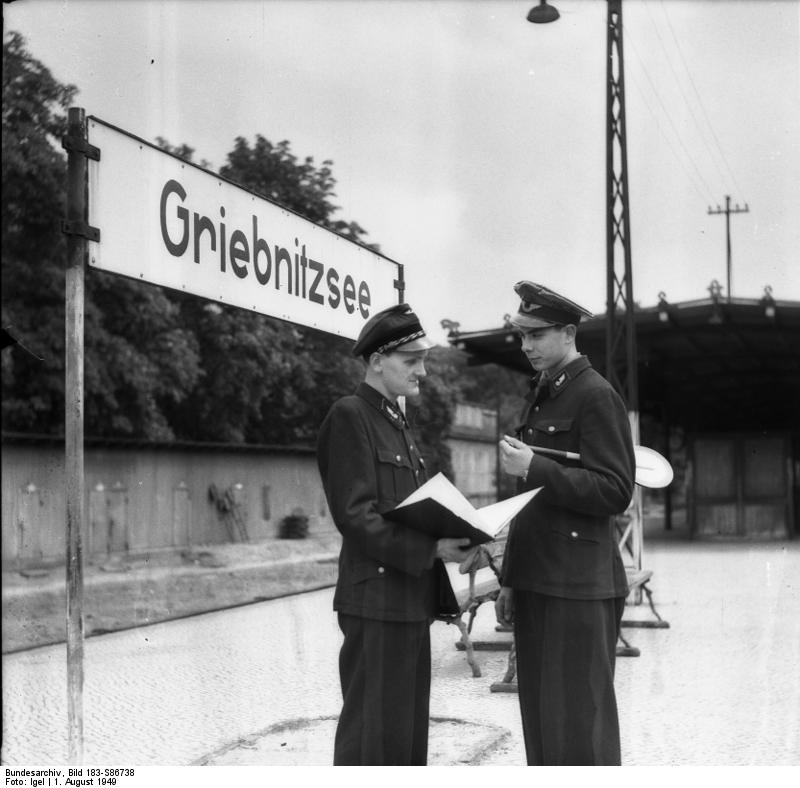 File:Bundesarchiv Bild 183-S86738, Potsdam, Griebnitzsee, FDJ-Jugendbahnhof.jpg