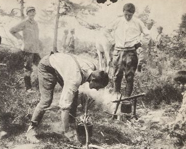 File:Biwak legionistów, Tarłów.jpg