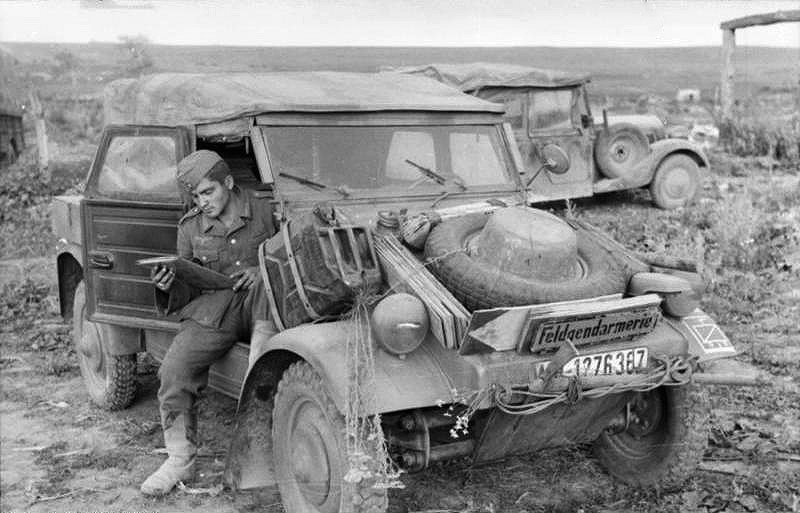 File:Bundesarchiv Bild 101I-022-2926-07, Russland, Unternehmen "Zitadelle", VW Kübelwagen.jpg