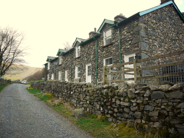File:Rake Head Cottages.JPG