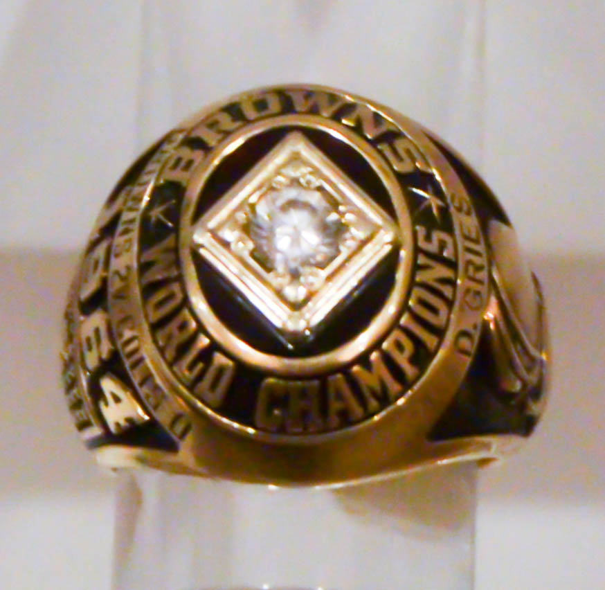 File:1964 Cleveland Browns World Champions ring.jpg