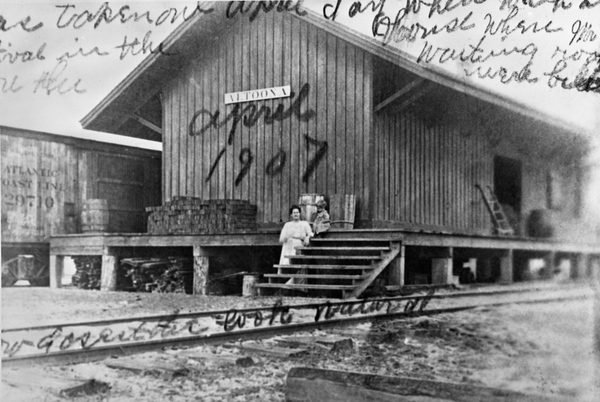 File:Altoona Depot.jpg