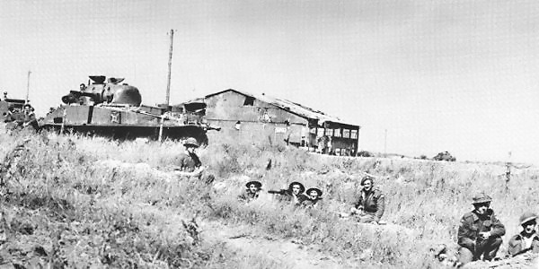 File:Queen's Own Rifles Dug In Near Carpiquet.jpg