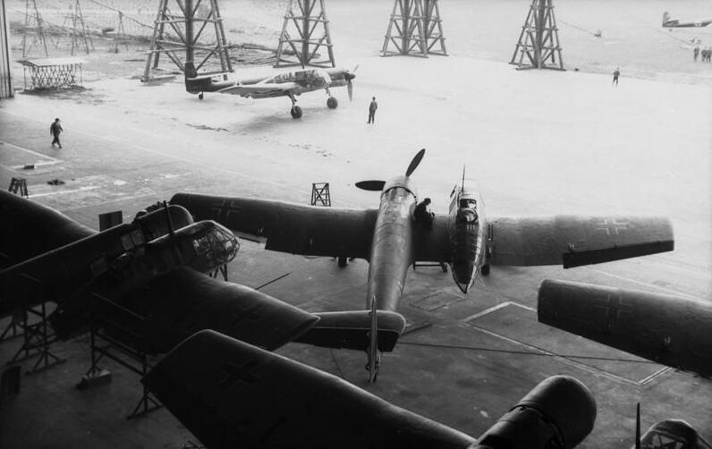 File:Bundesarchiv bild 101I-602-B1227-08A, Aufklärungsflugzeuge Blohm - Voß BV 141.jpg