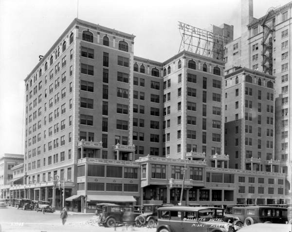 File:McAllister Hotel.jpg