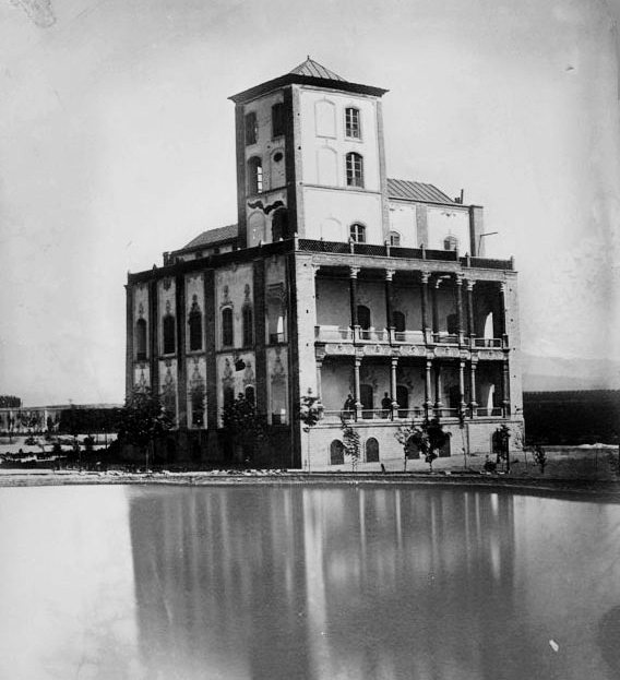 File:Zelolsoltan Building Baharestan.jpg