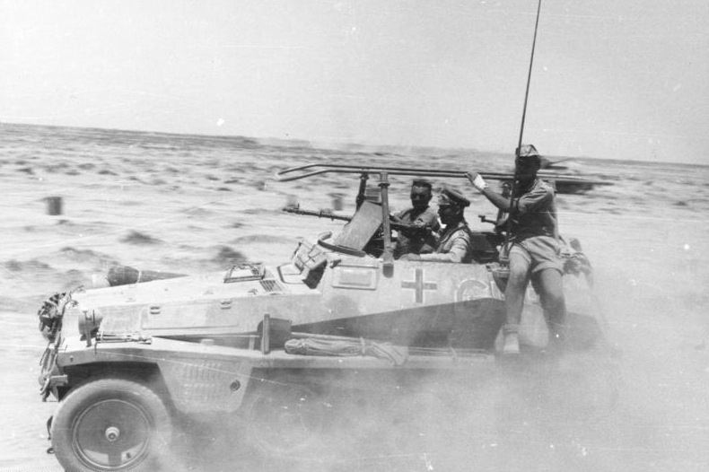 File:Bundesarchiv Bild 101I-785-0296-25, Nordafrika, Rommel im Befehlsfahrzeug "Greif".jpg