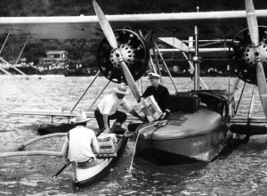 File:Inter-Island Airways Chief Pilot Charles Elliott.png