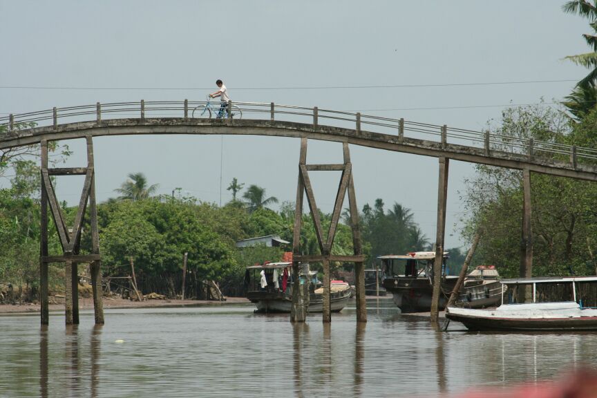 File:Bridge crossing canal, Vietnam.jpg