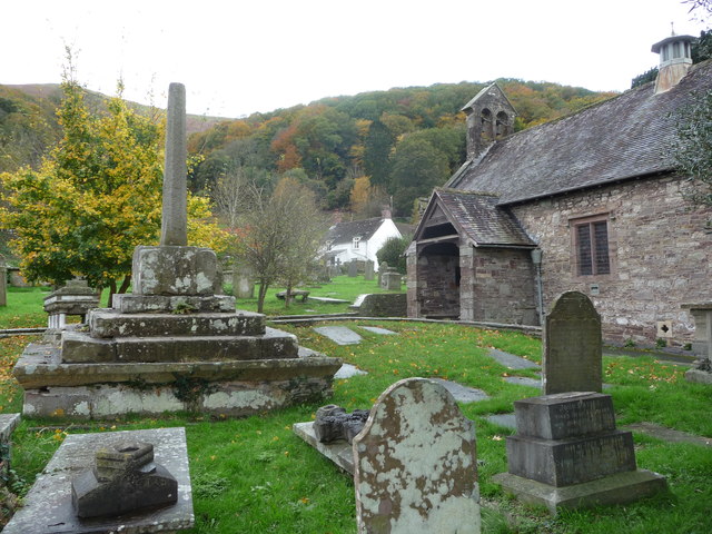 File:St Faiths, Llanfoist, Churchyard cross - geograph - 3199908.jpg