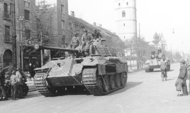 File:Bundesarchiv Bild 101I-244-2324-09, Ungarn, Debrecen, Panzer V "Panther".2.jpg