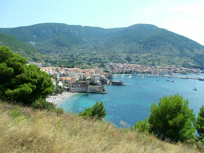 File:Komiza - Vis.jpg