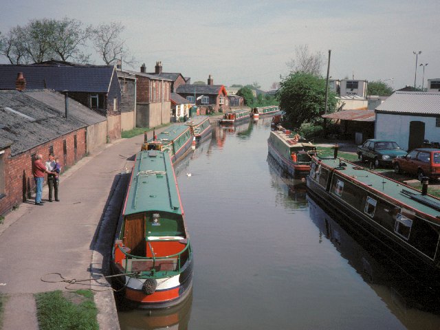 File:Middlewich - Canal Wharf.jpg