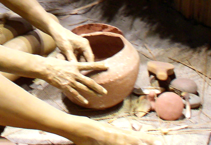 File:Cahokia pottery making tools HRoe 2010.jpg