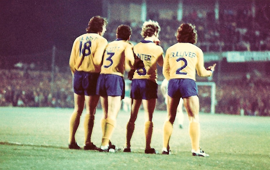 File:Cape Town City forms a wall.jpg