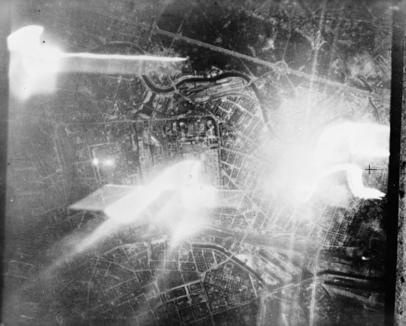 File:Berlin-Moabit, Royal Air Force Bomber Command, 1942-1945 C4925.jpg