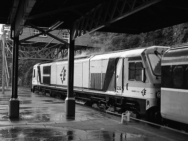 File:Train in Waterford station - geograph.org.uk - 2442524.jpg