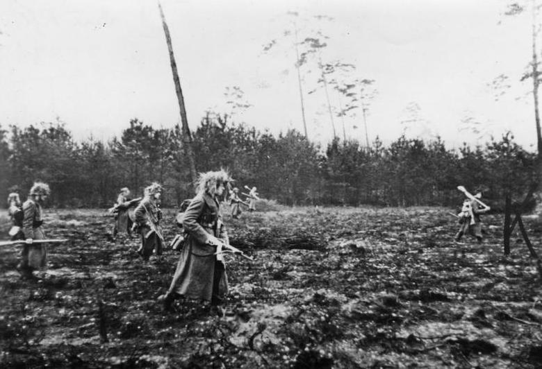 File:Bundesarchiv Bild 183-J28344, Westfront, Grenadiere gehen bei Aachen vor.jpg