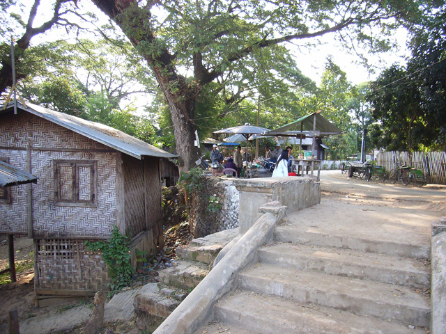 File:KatharStreet.JPG