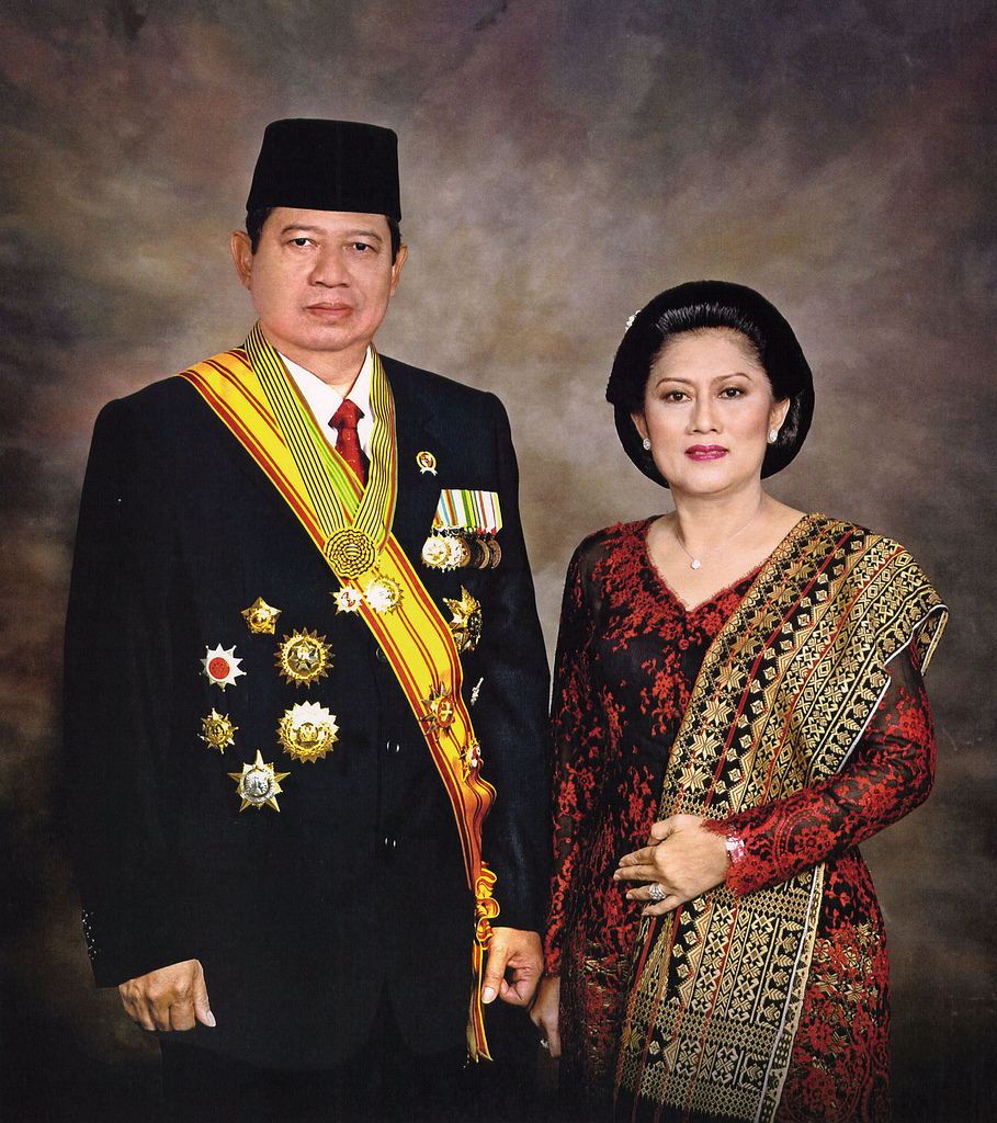 File:President Susilo Bambang Yudhoyono and First Lady Ani Yudhoyono (2004).jpg