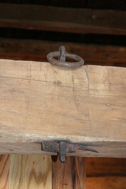 File:Slave pen shackle ring.jpg