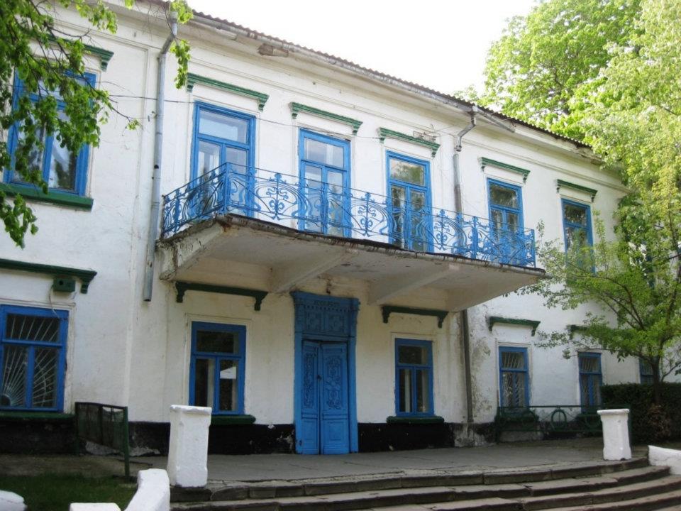 File:AIRM - Leonardi-Buznea mansion in Ciuciulea - 2010 - 09.jpg