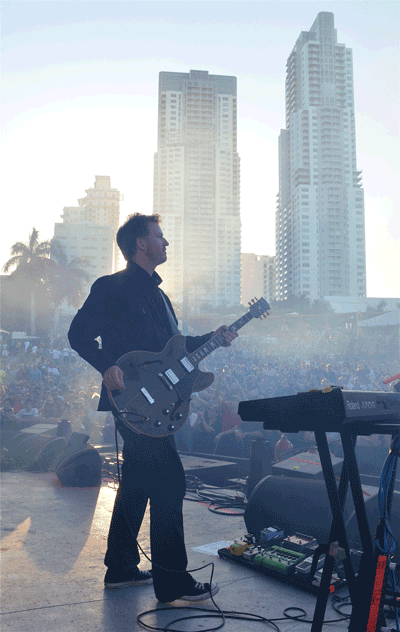 File:PhilCunningham NewOrder Miami 2012.png