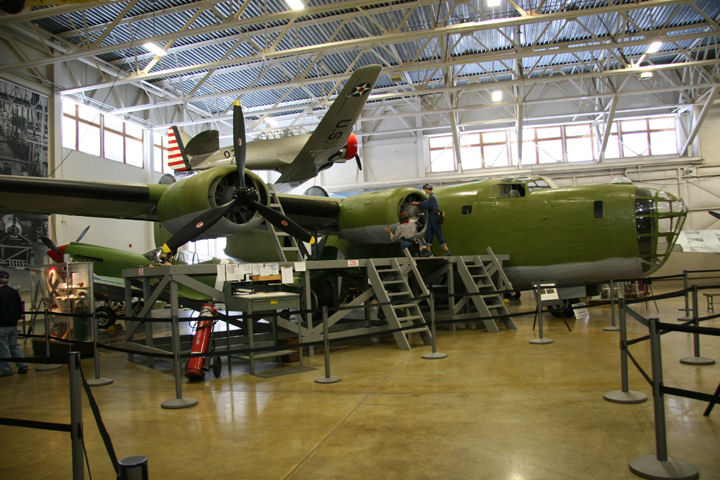 File:B-24D 41-23908 21st Bomb Squadron.jpg
