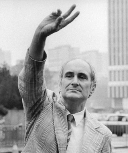 File:Bundesarchiv Bild 183-1990-0608-014, Berlin, Studentenmahnwache, Heinrich Fink (cropped).jpg