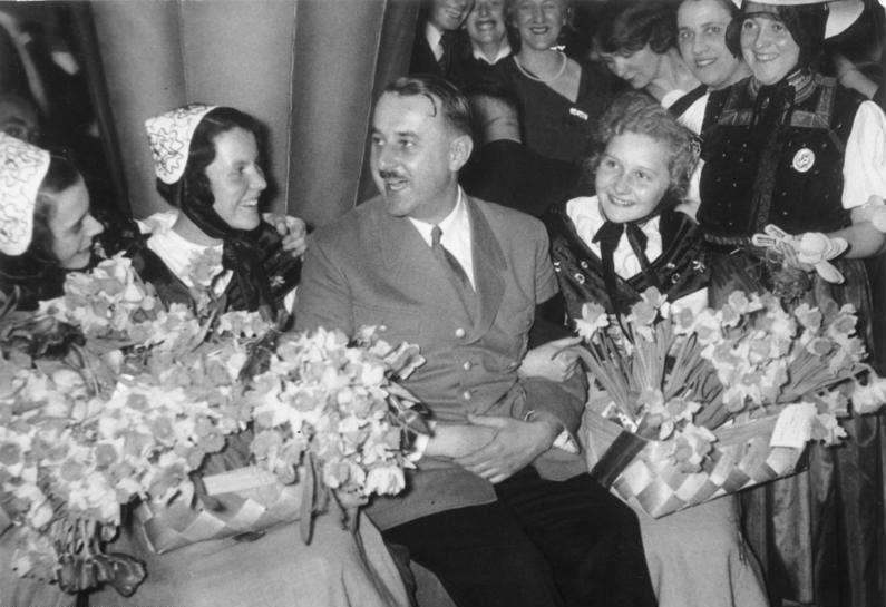 File:Bundesarchiv Bild 183-2006-1128-501, Berlin, "Fest der deutschen Reise".jpg
