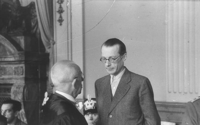 File:Bundesarchiv Bild 151-19-35, Volksgerichtshof, Graf Schwerin v.Schwanenfeld.jpg
