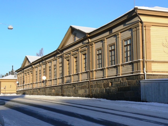 File:Barracks building in Vaasa.JPG
