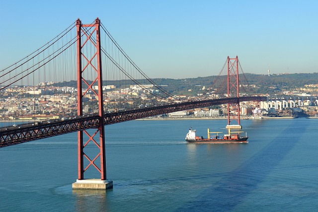 File:25th April Bridge and boat.JPG