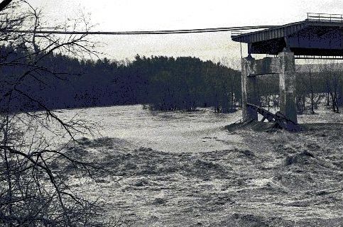File:Interstate 90 Schoharie Creek Bridge collapsed.jpg