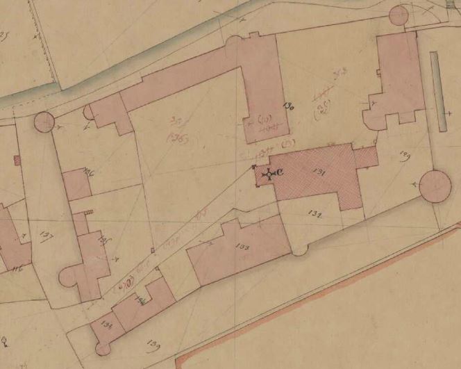 File:Prieuré du Louroux plan au sol.jpg
