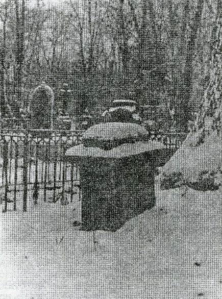 File:Vicente Martin y Soler tomb in Smolensky Cemetery, Saint Petersburg, Russia.jpg