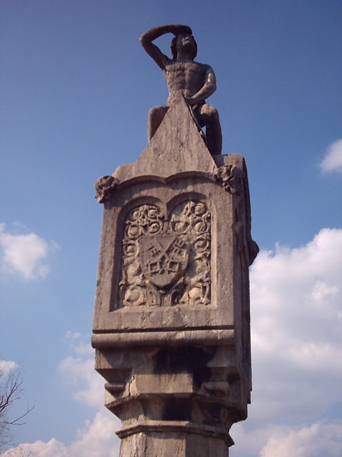 Datei:270404 regensburg-steinerne-bruecke-bruckmandl 1-480x640.jpg