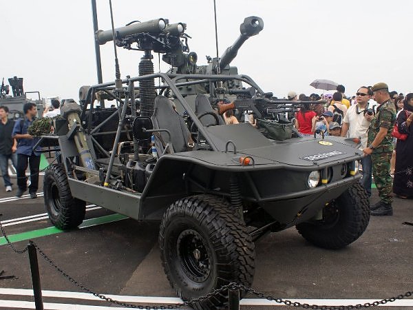 File:Spider LSV avec missiles SPIKE.jpg