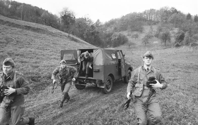File:Bundesarchiv Bild 183-1982-0327-006, Kreis Mühlhausen, Einsatzübung von Grenztruppen.jpg
