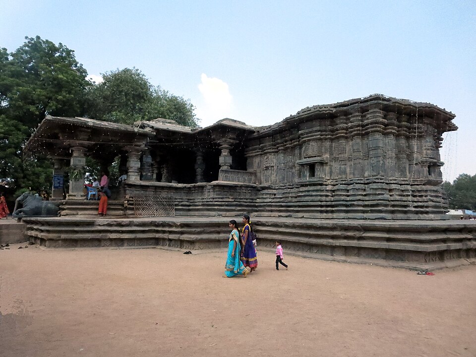 File:1000 pillar temple HNK.jpg