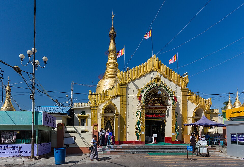 File:2016 Rangun, Pagoda Botahtaung (01).jpg