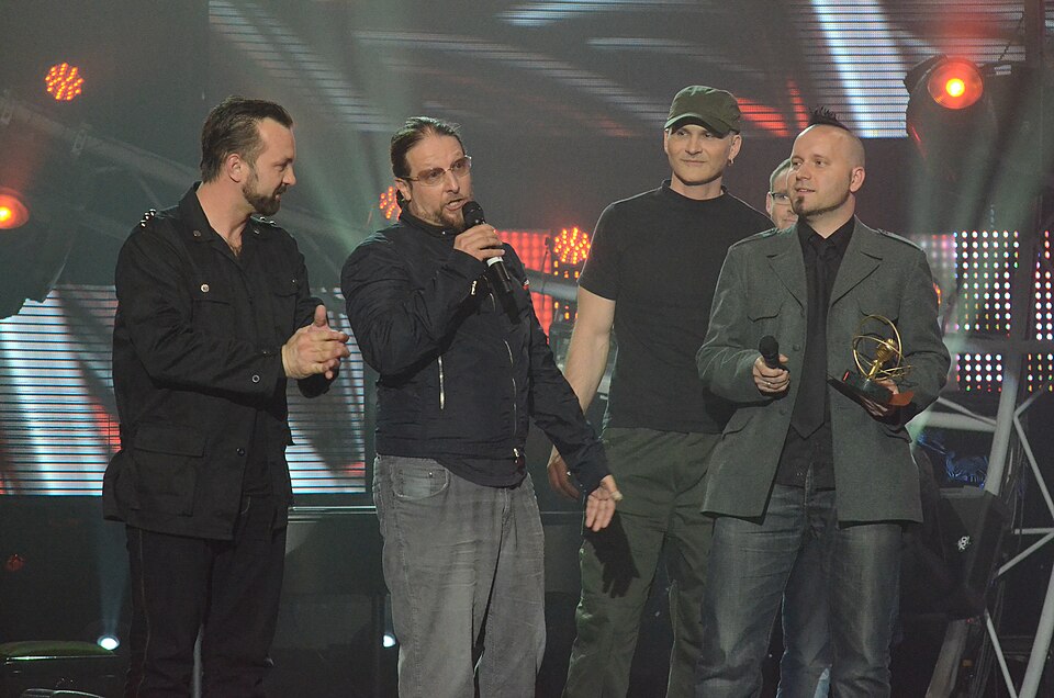 File:FreshFabrik@Fonogram Awards show.jpg