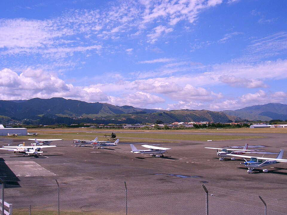 File:Kapiti Coast Airport Ramp 2007.jpg