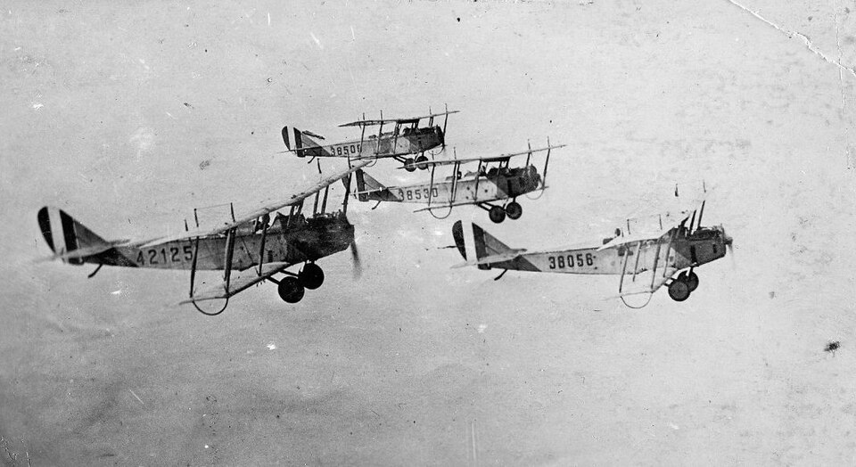 File:Love Field 4 JN-4 Formation.jpg