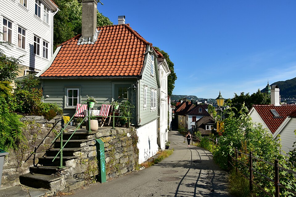 File:Old town, Bergen (52) (36088314170).jpg